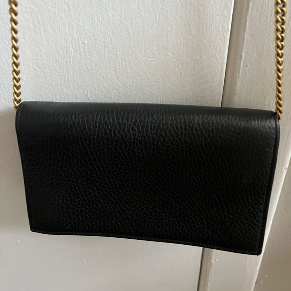 A leather Gucci bag. - Picture 3 of 6